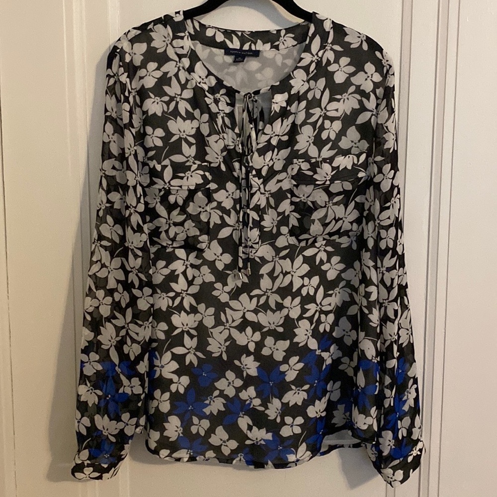 Tommy Hilfiger black blouse w/ a mix of white and flowers. Size xl